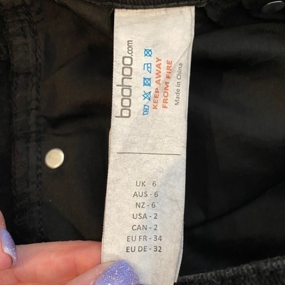 BOOHOO 2(US) Ripped Destroyed Jean Shorts - Picture 9 of 10